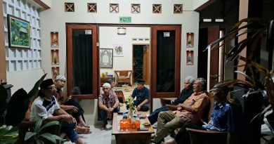 Hangatnya Teras, Hangatnya Iman: Obrolan Jamaah Sebelum Kajian Dimulai